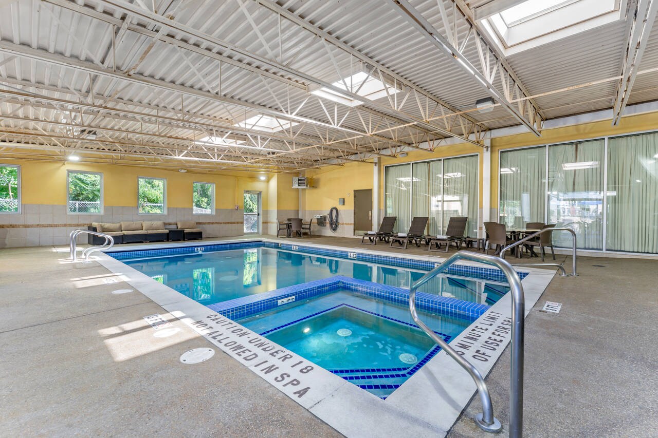 WV085POOL2_1